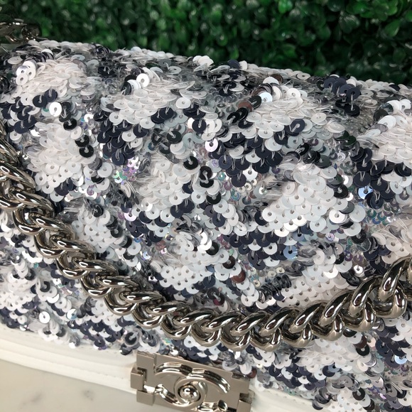 ❌SOLD❌CHANEL White Sequin BoyBag Limited Edition - Picture 3 of 17